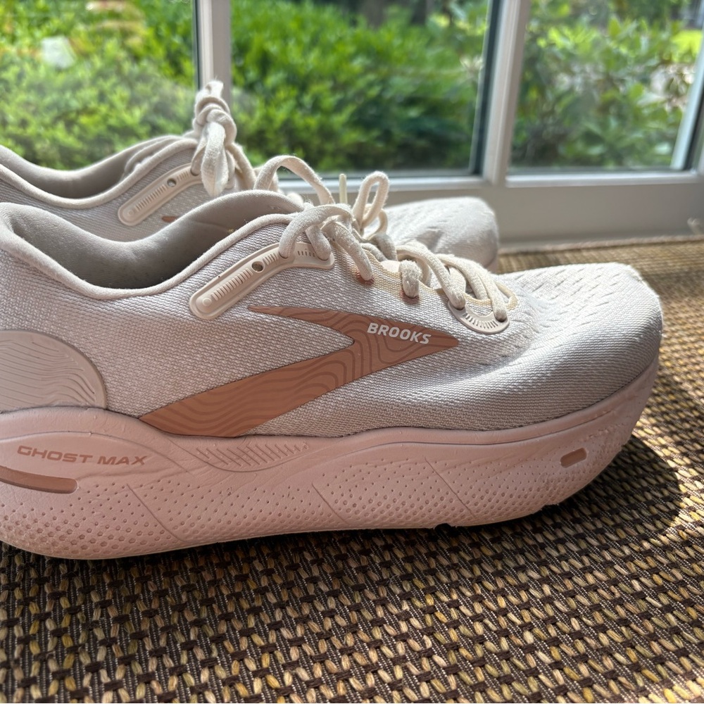 Brooks Ghost Max Women's Running Shoes - Cream/white